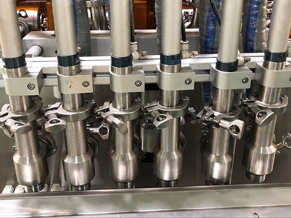 香菇醬灌裝機生產(chǎn)線細(xì)節(jié)圖