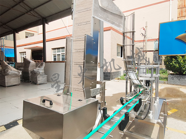 自動化香菇醬灌裝機設備車間實拍